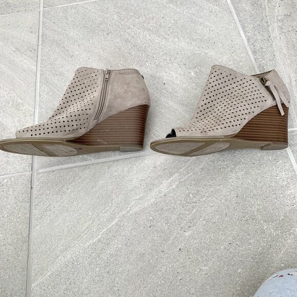 Anne Klein Gray Faux Suede Open Toe Bootie Wedge Heel Size 10 - Picture 4 of 6